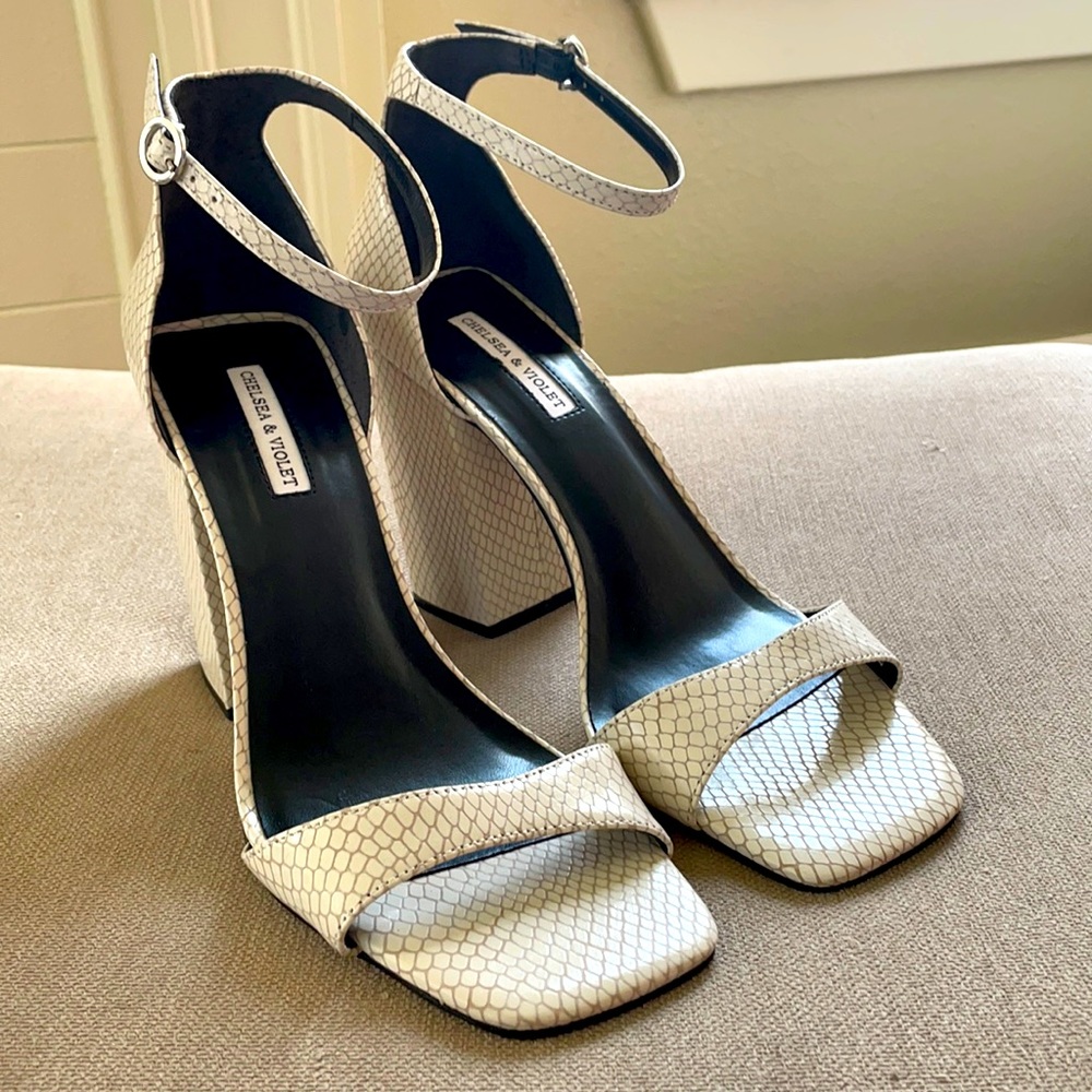 Size 10 Chelsea & Violet Heels